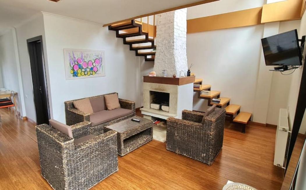 Duplex Apartment In The City Center Tbilisi Exterior foto